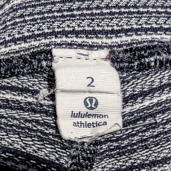 Black and White Horizontal Design Lululemon leggings Size 2 - Picture 2 of 3